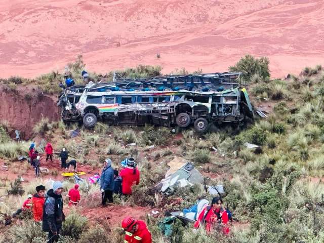 Bus crash in Bolivia leaves at least 15 dead