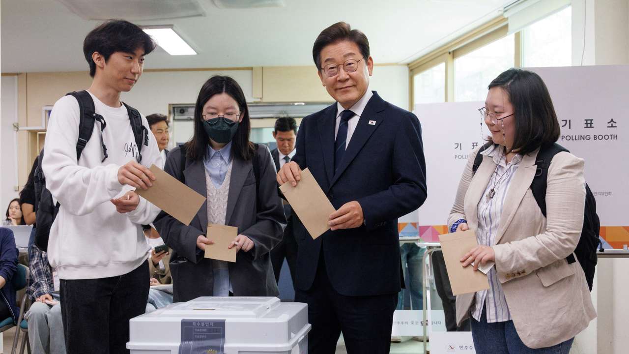People cast early votes for the upcoming presidential election