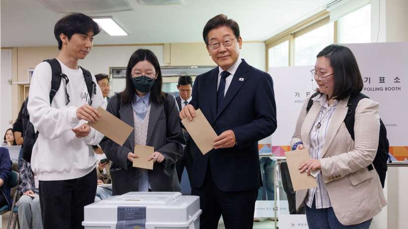 People cast early votes for the upcoming presidential election