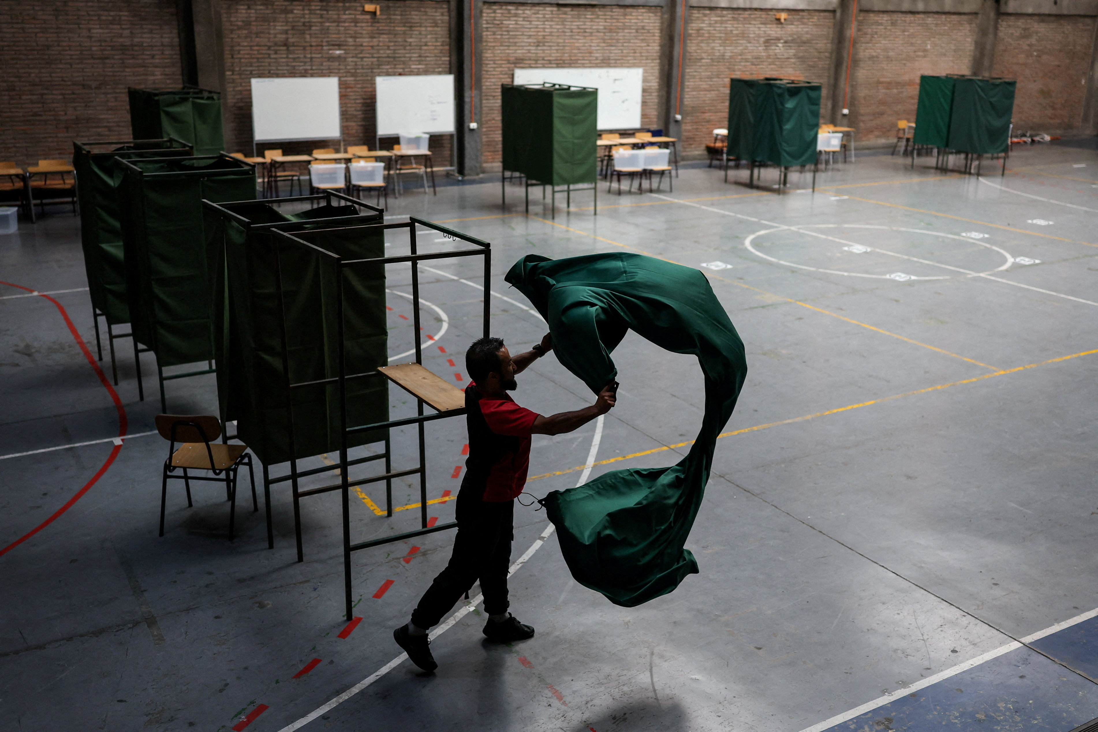 Preparations for the November 16 presidential election, in Santiago