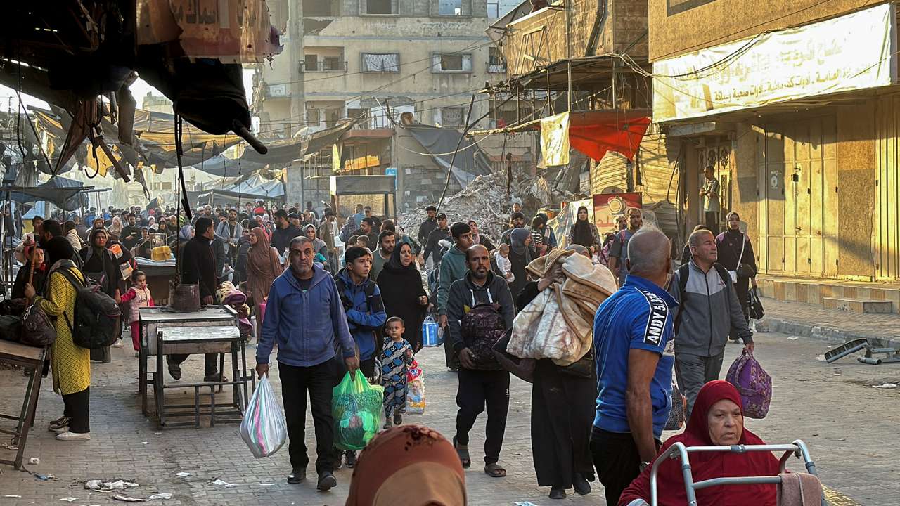 Displaced Palestinians flee Beit Lahiya amid an Israeli military operation in the northern Gaza Strip