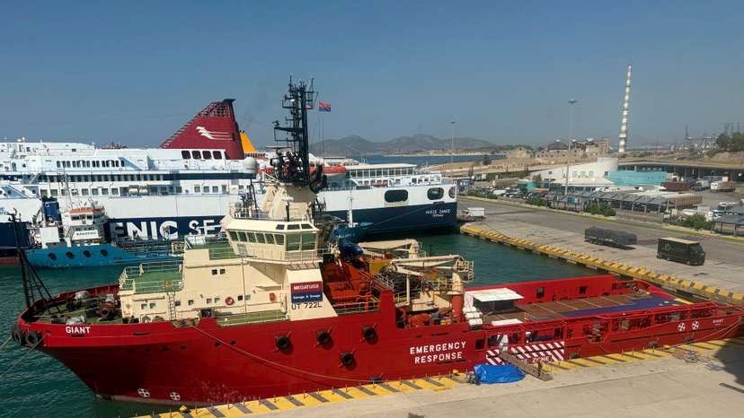 Greece sends salvage ship "Giant" to Red Sea after Houthi attacks revival