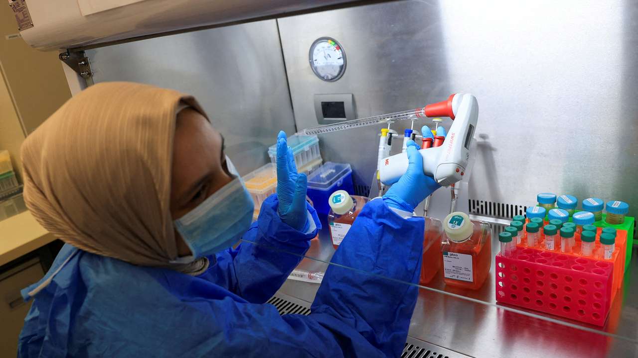 FILE PHOTO: Trump's aid cuts stop HIV vaccine trials in their tracks