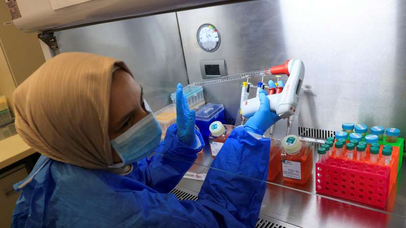 FILE PHOTO: Trump's aid cuts stop HIV vaccine trials in their tracks