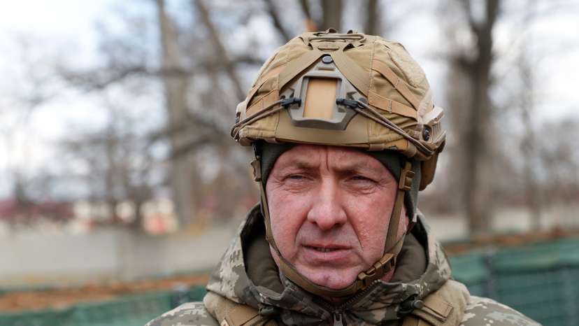 Commander of the Joint Forces Oleksandr Pavliuk visits combat positions in the Donetsk region