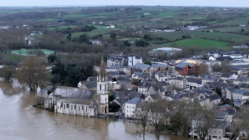 Floods due heavy rain in western France