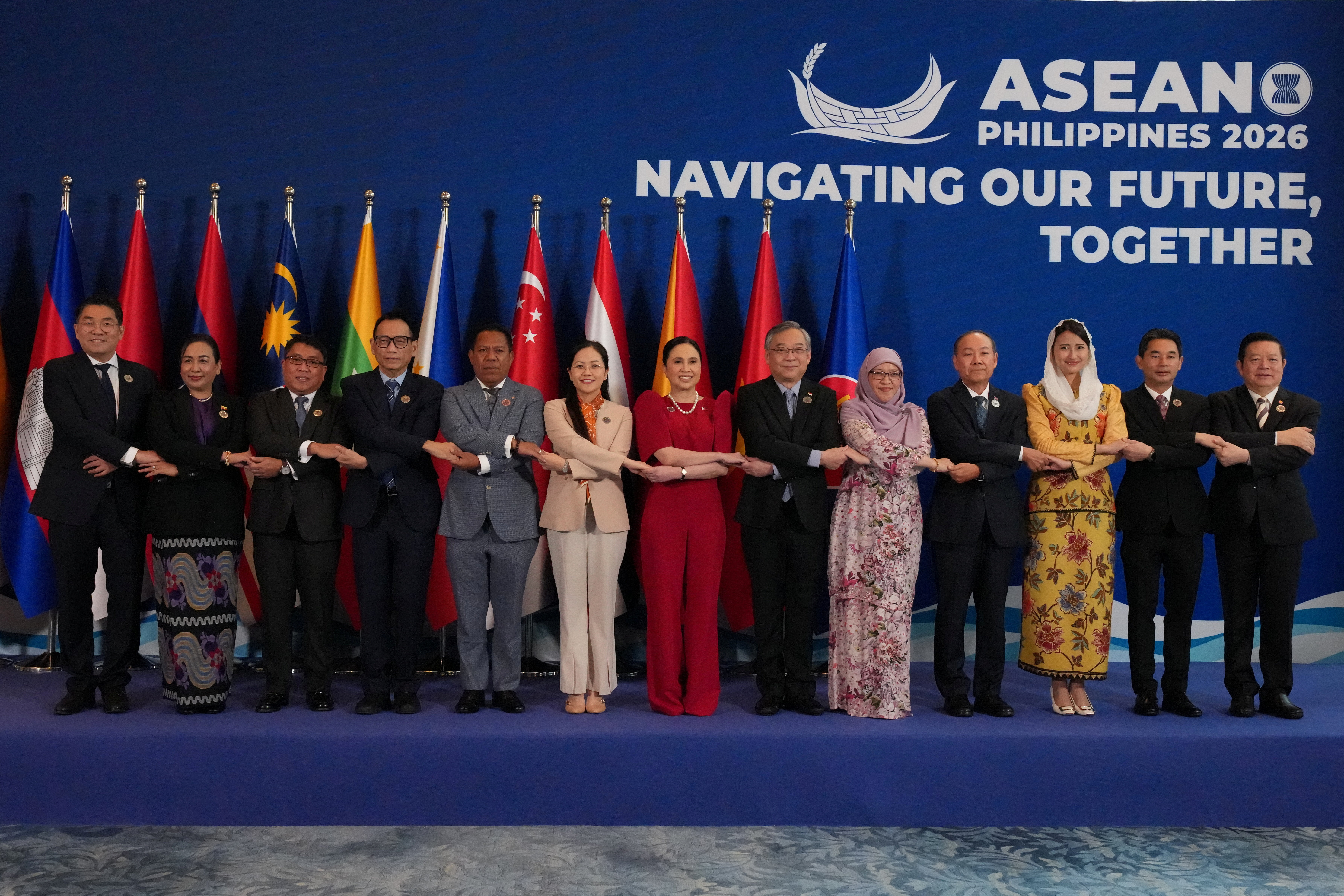 ASEAN economic ministers hold retreat, in Manila
