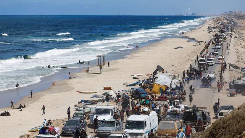 Palestinians flee northern Gaza due to an Israeli military operation, after Israeli forces ordered residents of Gaza City to evacuate to the south