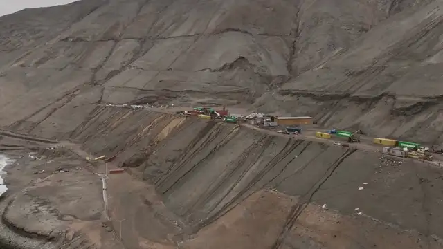Cars swept downhill after heavy rainfall in Zofri