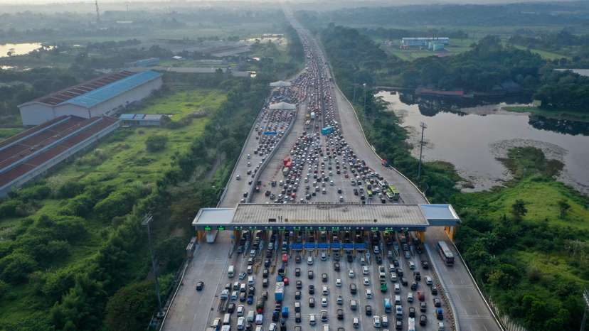 Indonesian Muslims go back to their hometown to celebrate Eid al-Fitr in Karawang