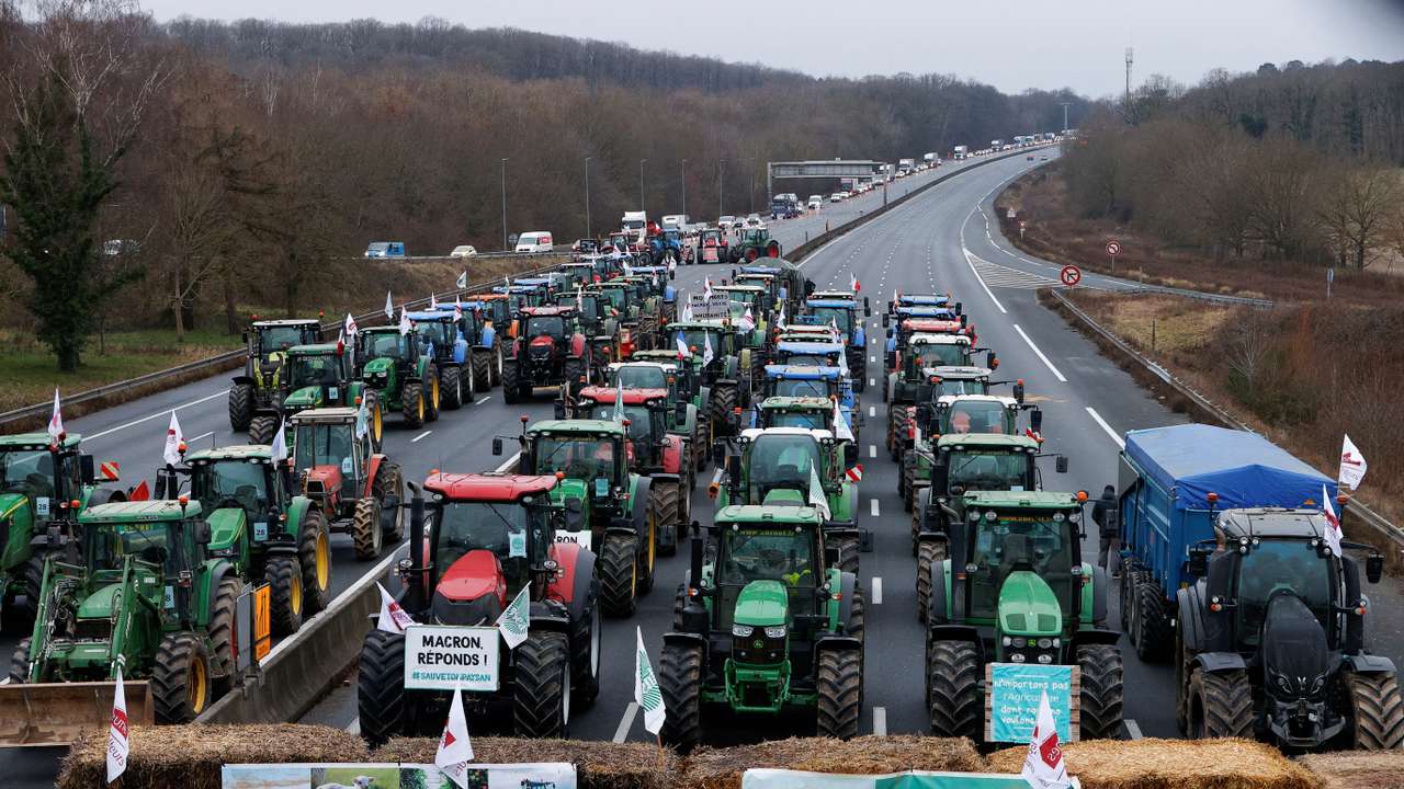 Nationwide farmer protests in France