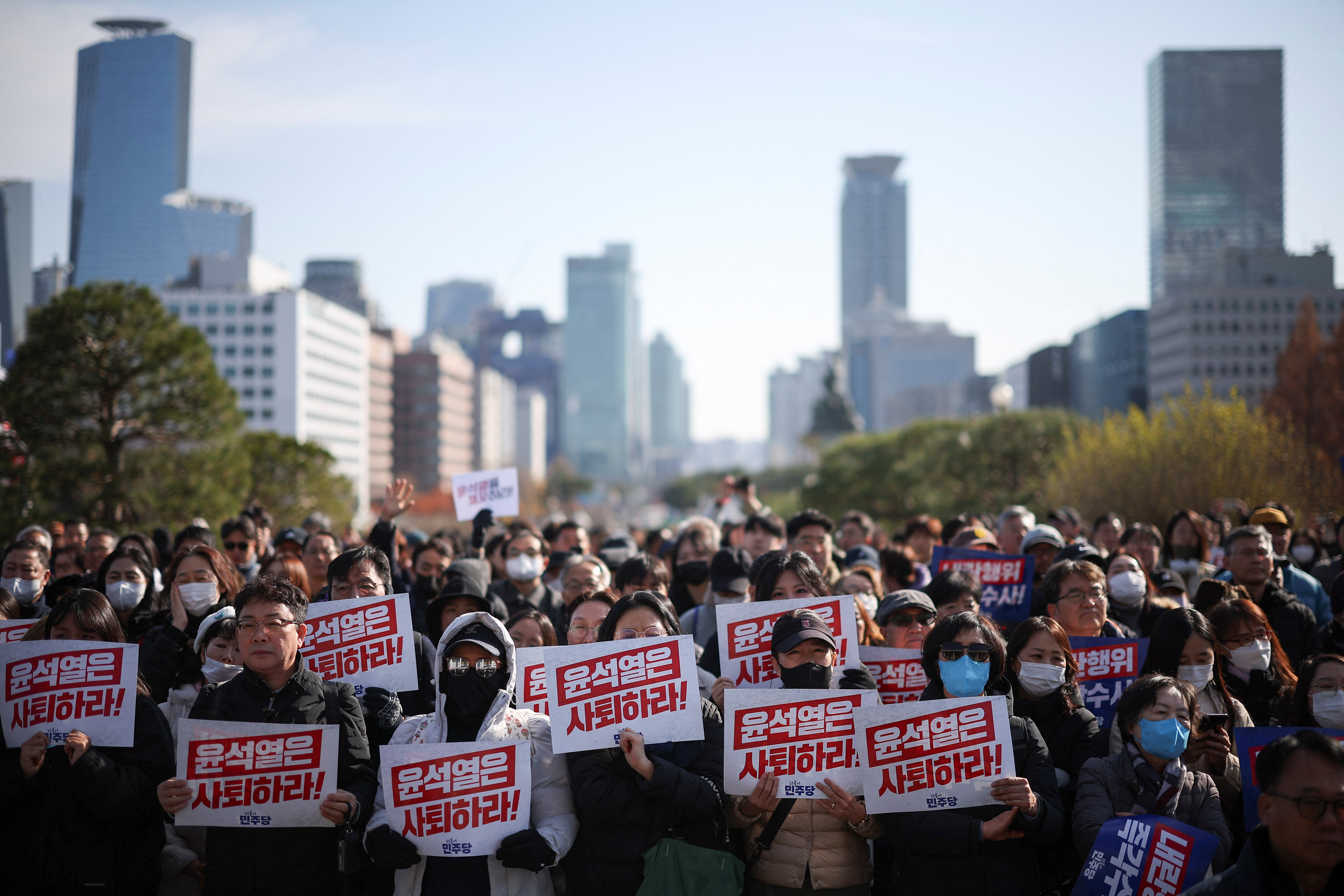 People take part in a rally calling for expelling South Korean President Yoon Suk Yeol in Seoul