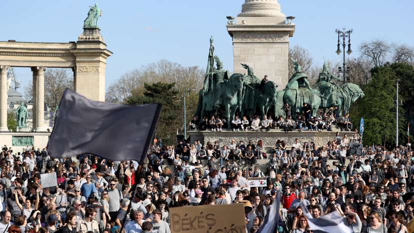 'Let's all be the same' protest in Budapest