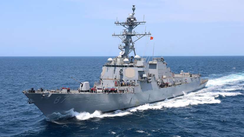 The U.S. Navy guided-missile destroyer USS Mason pulls alongside a fleet replenishment oiler