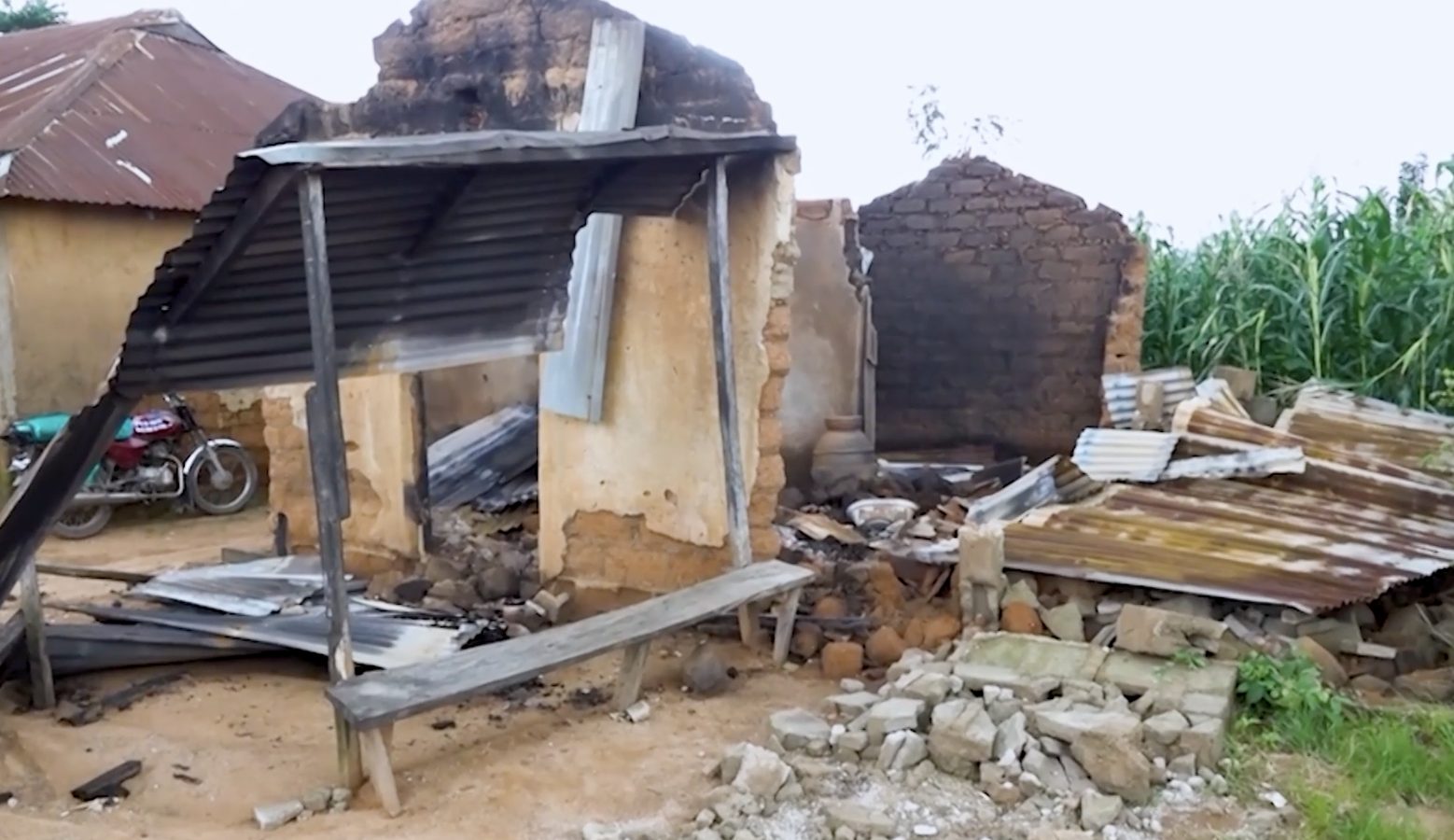 Gunmen Burn Nigerian Village, Kill 30(1)