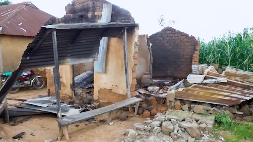 Gunmen Burn Nigerian Village, Kill 30(1)