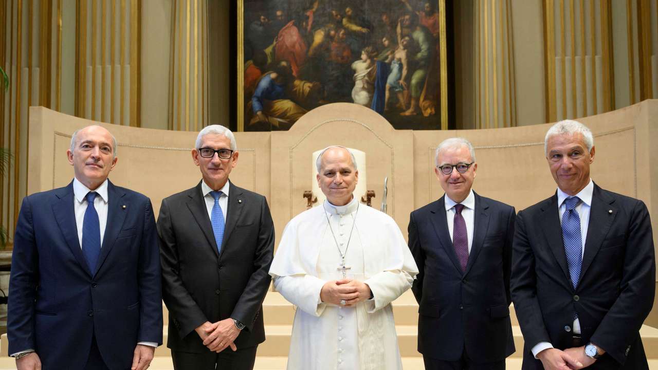 Pope Leo XIV meets the heads of Italy’s Security Intelligence System on the centenary of its foundation Bruno Valensise, Giovanni Caravelli, Vittorio Rizzi and undersecretary Alfredo Mantovano