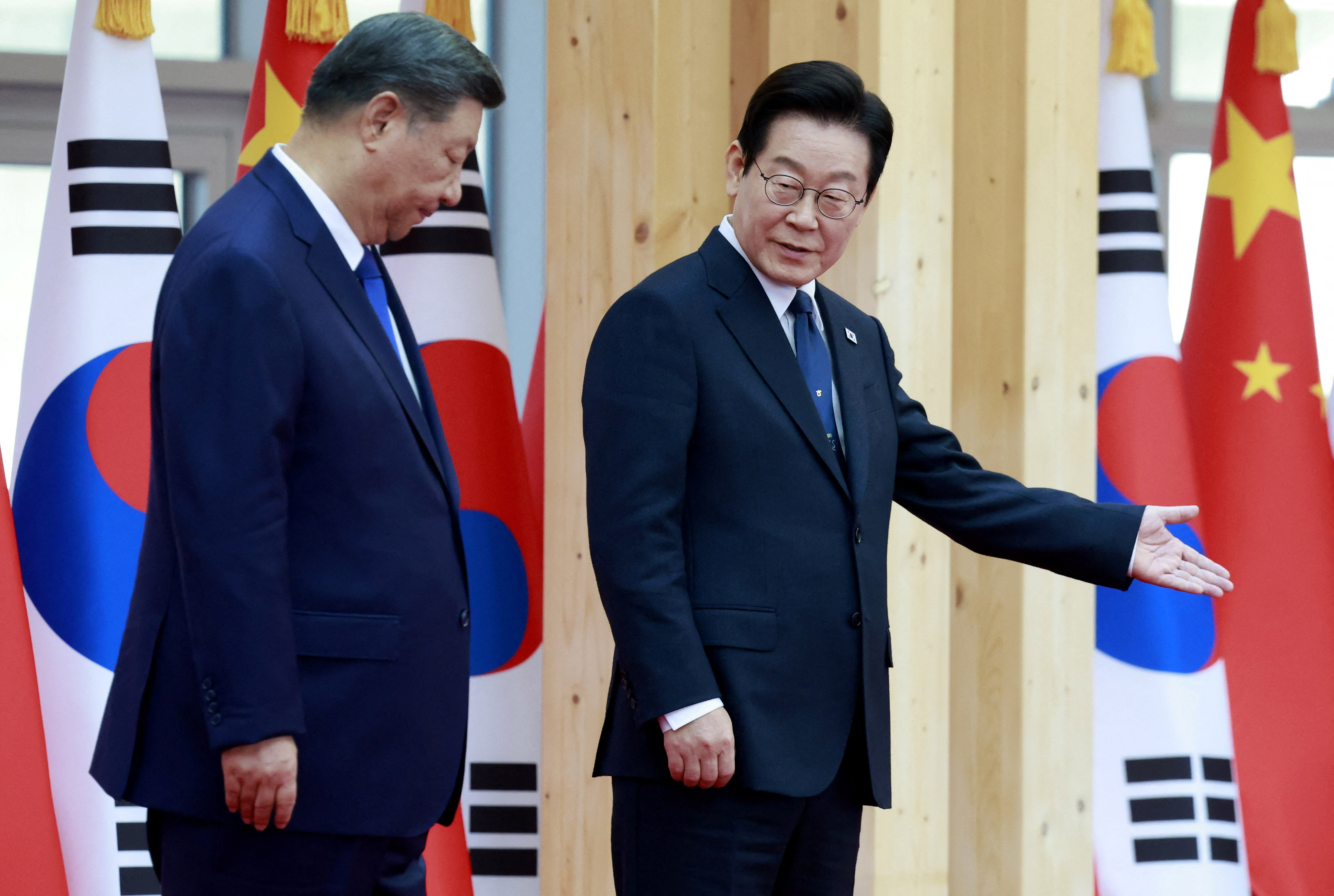 South Korean president holds summit with China's Xi Jinping