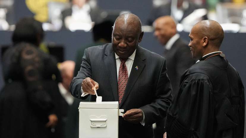 First sitting of parliament in Cape Town