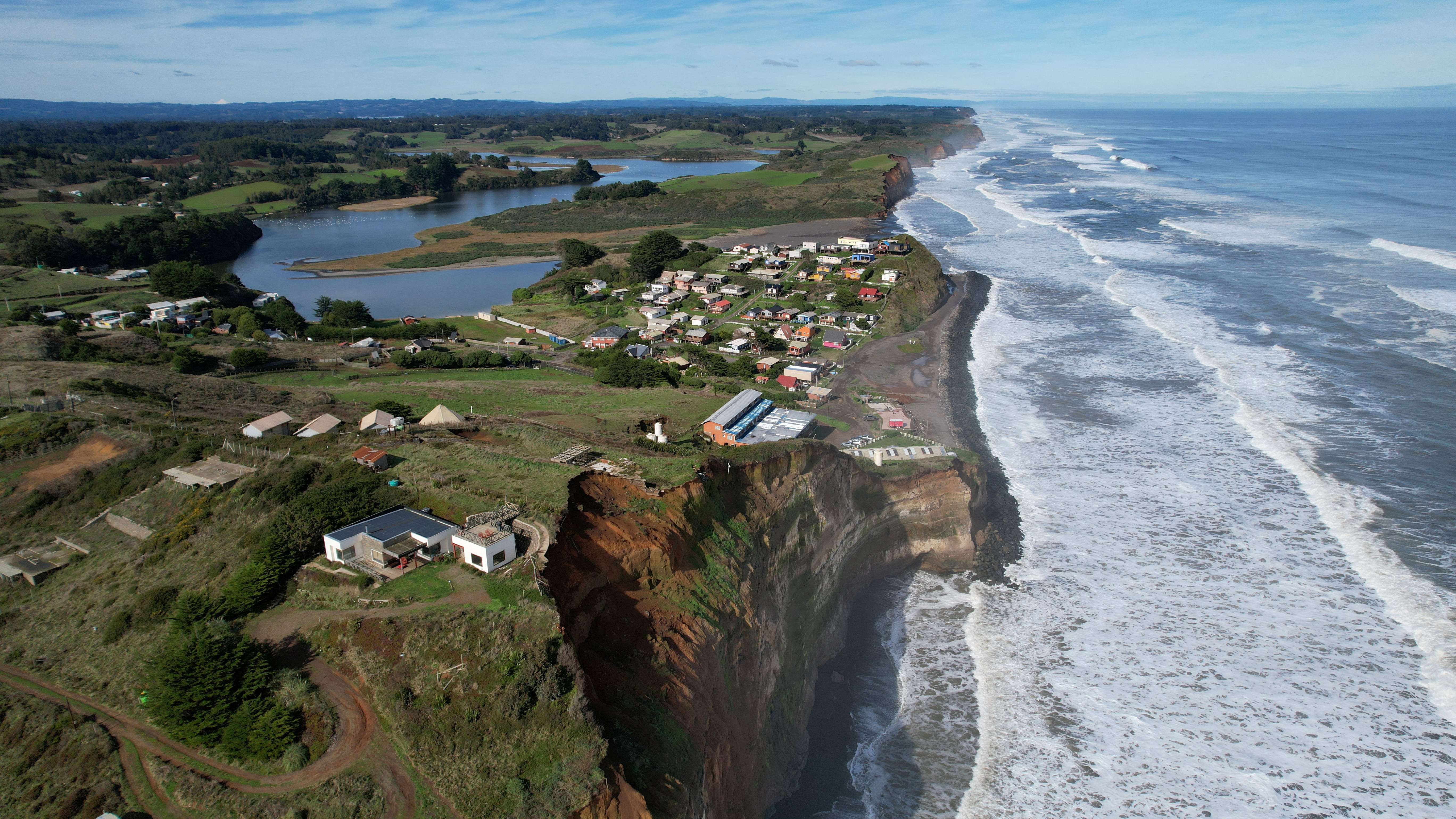 Chilean scientists warn beaches face expiration date due to erosion