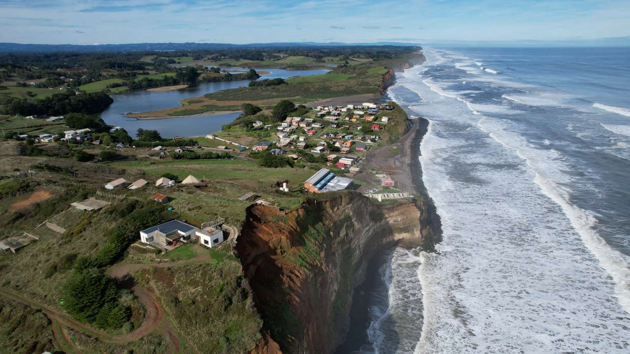 Chilean scientists warn beaches face expiration date due to erosion