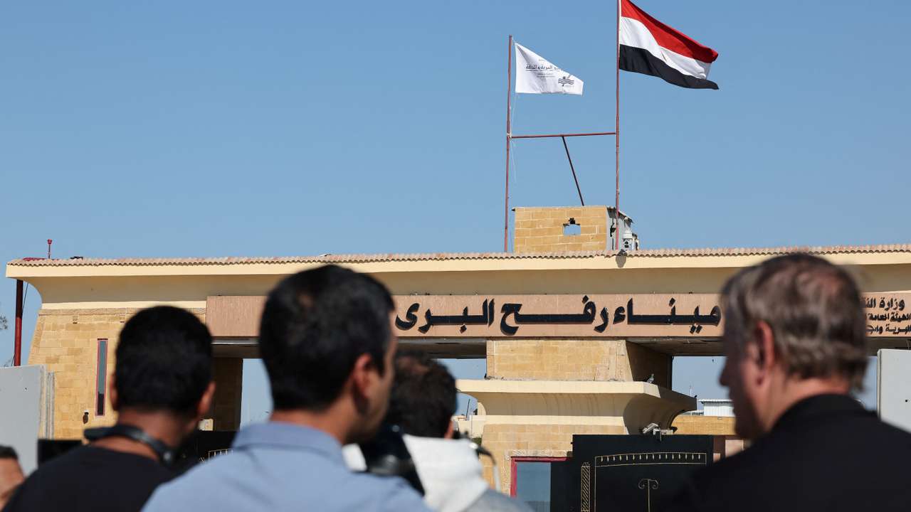 Rafah border crossing reopens, in Egypt
