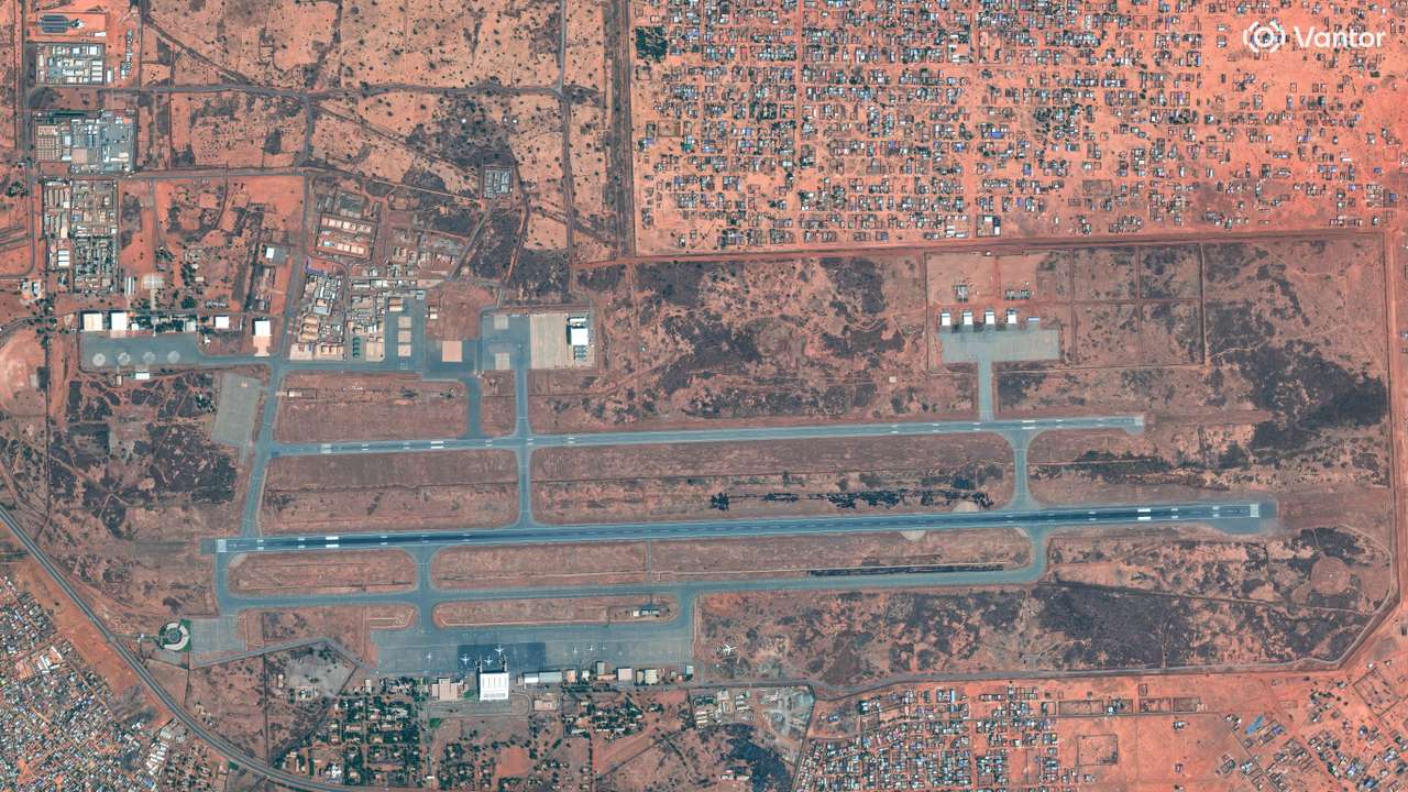 Gunfire, blasts rock Niger airport overnight