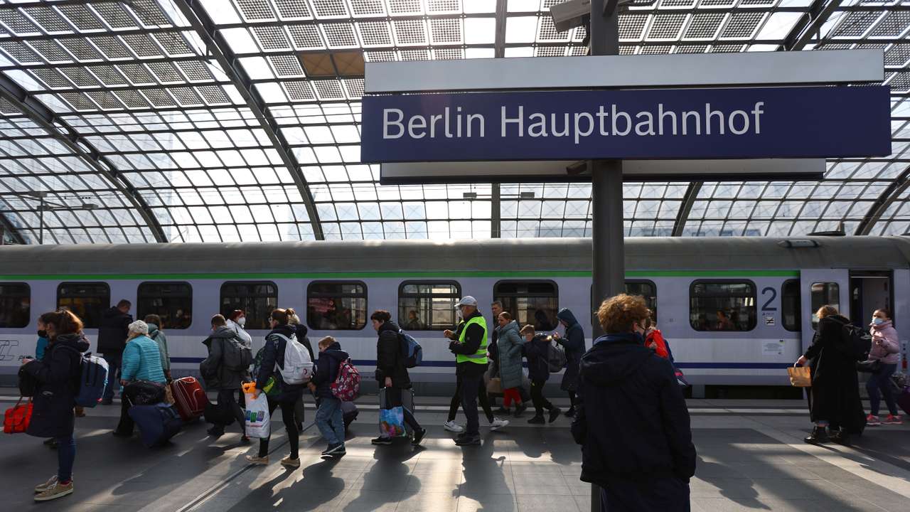 Refugees fleeing from Ukraine arrive at Berlin's central station