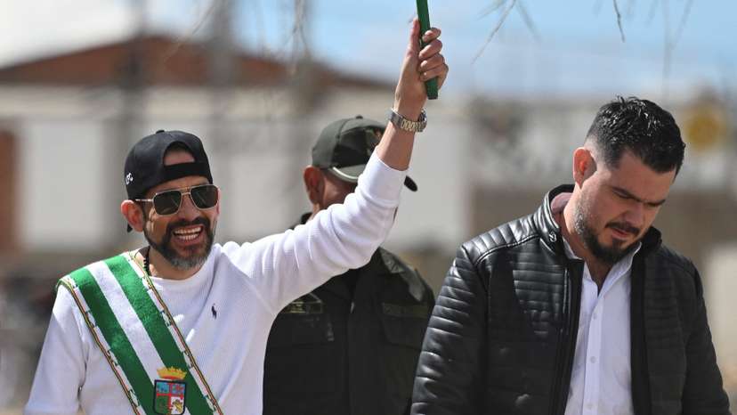 Luis Fernando Camacho, governor of the Santa Cruz region, released from prison to house arrest