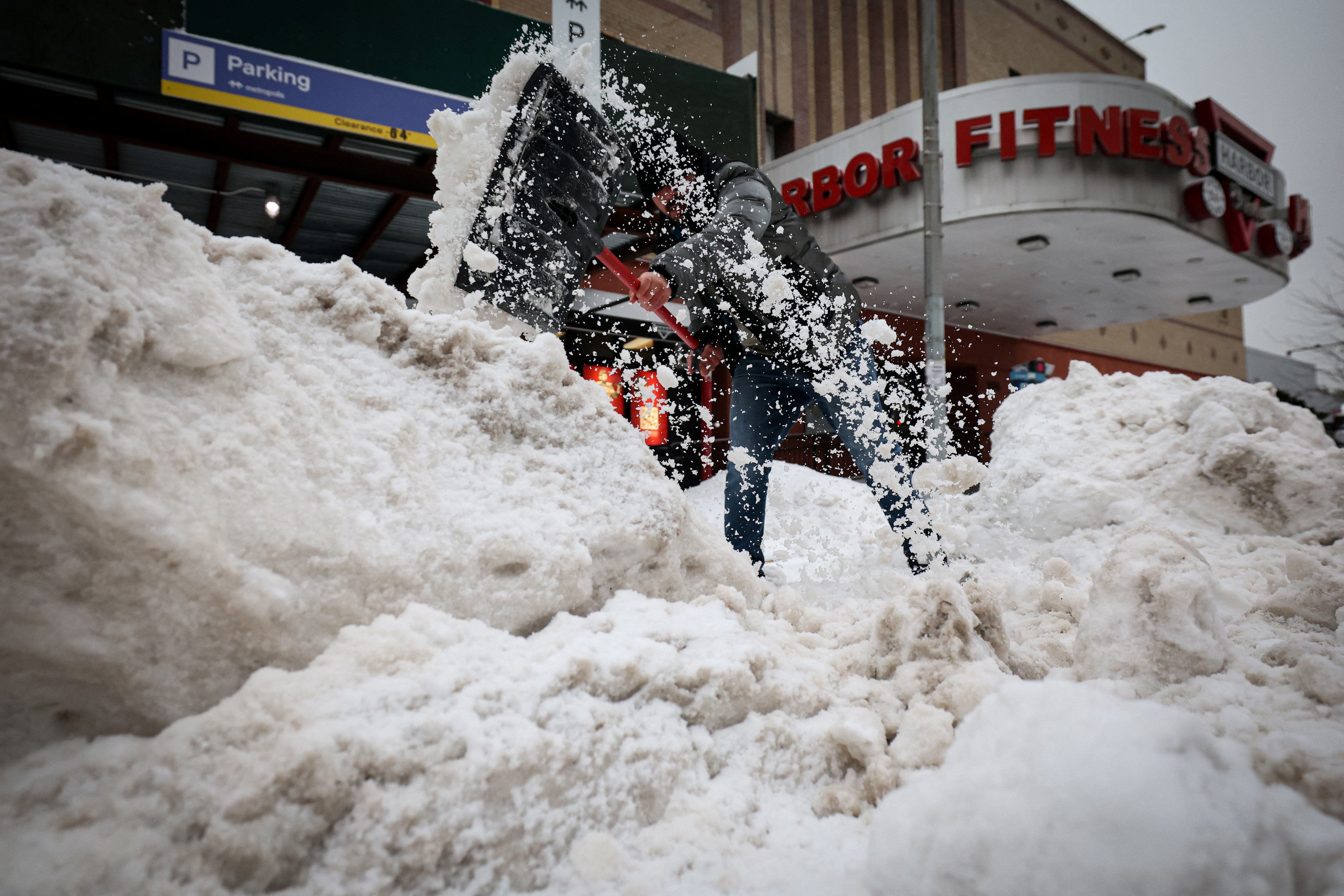Major winter storm spreads across a large swath of the United States