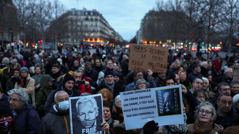 Protest in support of Julian Assange in Paris