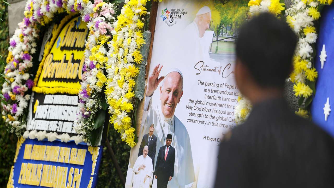 Indonesian mourn for Pope Francis in Jakarta