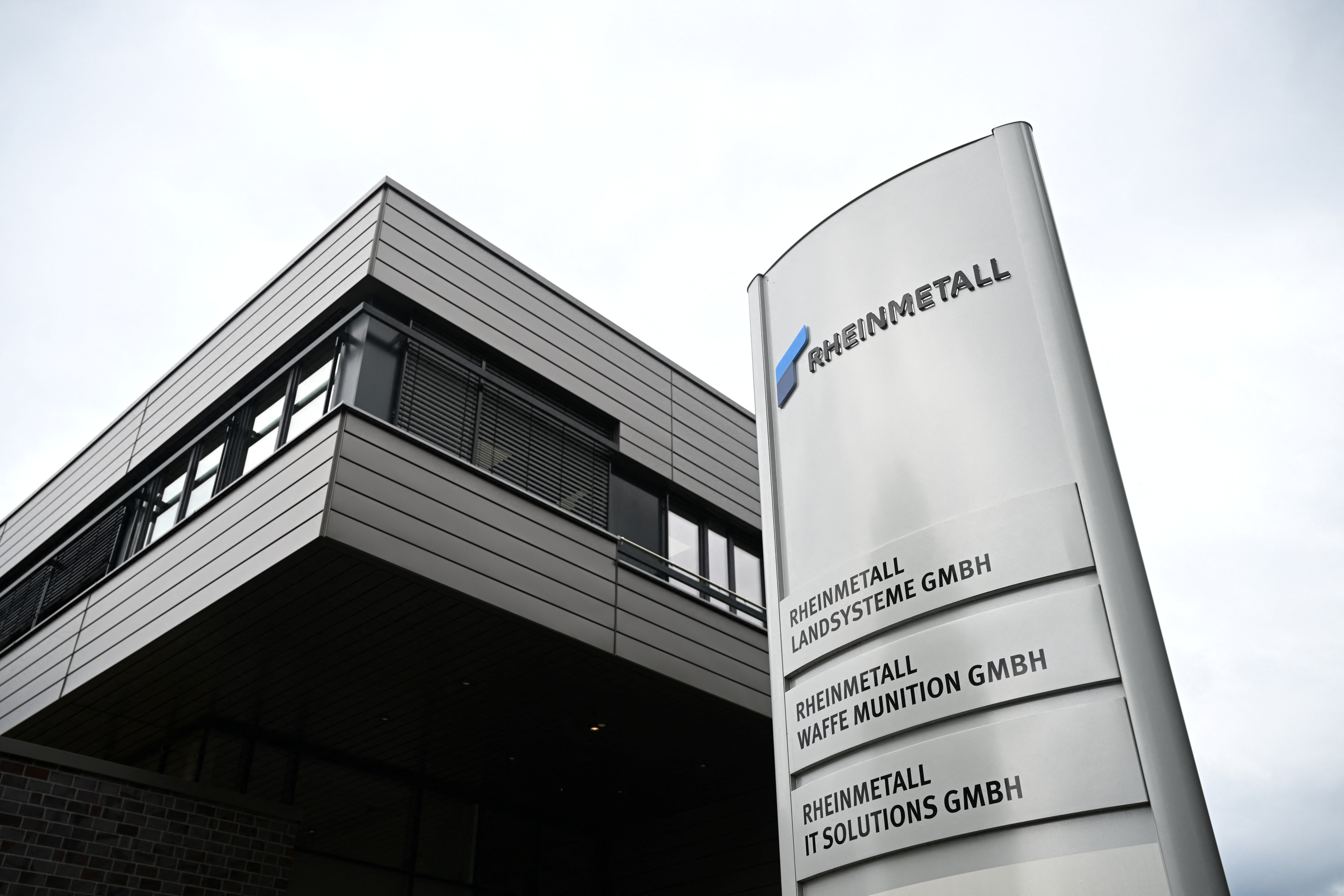 German and French defence ministers visit Rheinmetall plant in Unterluess