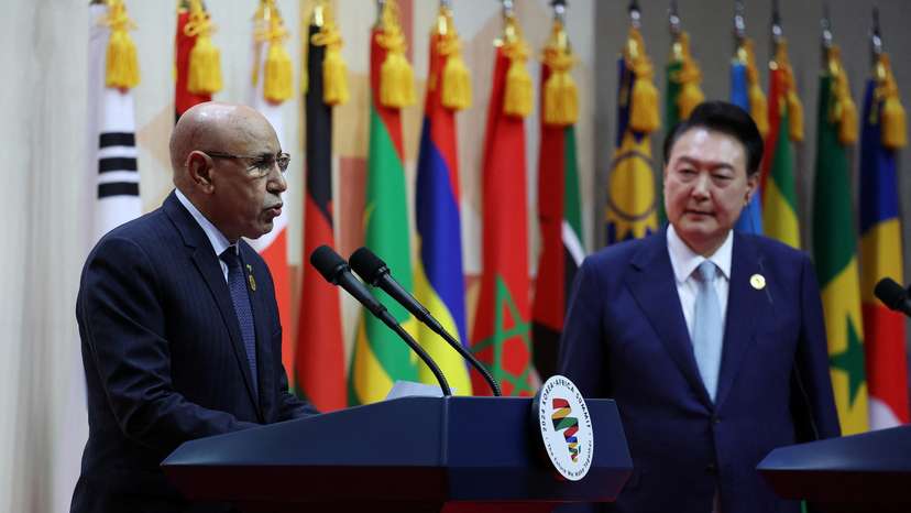 Mauritanian President Mohamed Ould Cheikh El Ghazouani speaks as South Korean President Yoon Suk Yeol looks on during a joint news conference during 2024 Korea-Africa Summit in Goyang