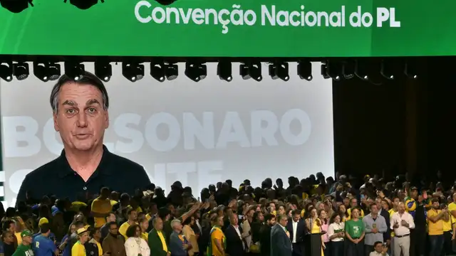 Vídeo com discurso de Jair Bolsonaro (PL) produzido por inteligência artificial é exibido na convenção partidária que oficializou seu filho, Flávio Bolsonaro (PL), candidato à Presidência da República