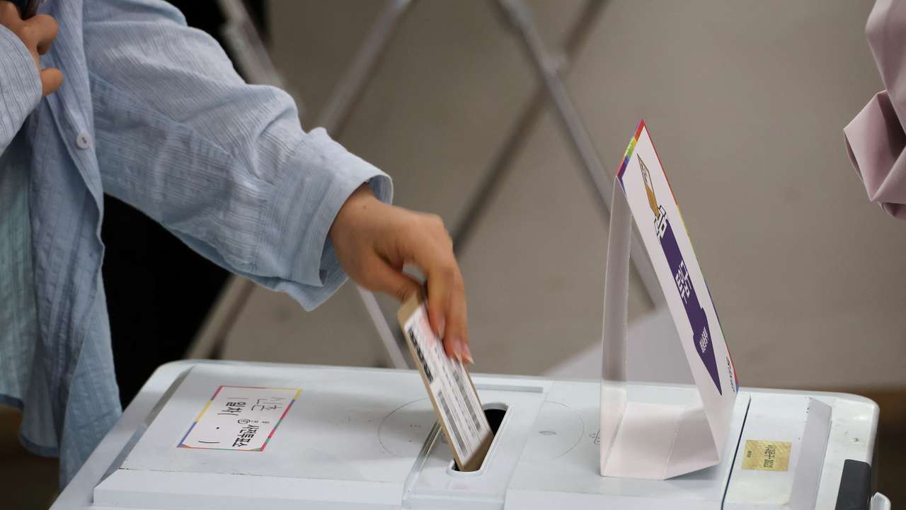 People cast early votes for the upcoming presidential election