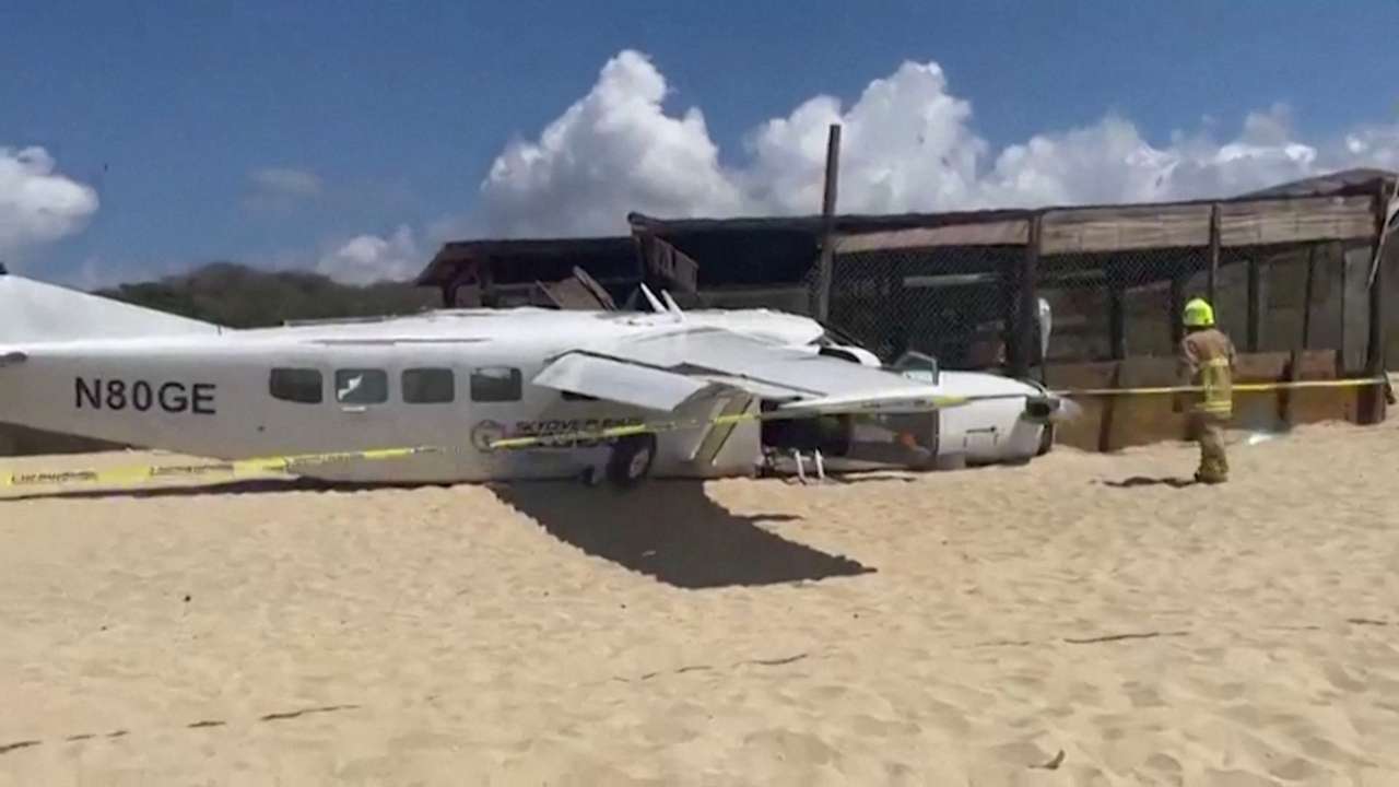 Small plane crashes into a sea turtle preservation site at Bacocho beach