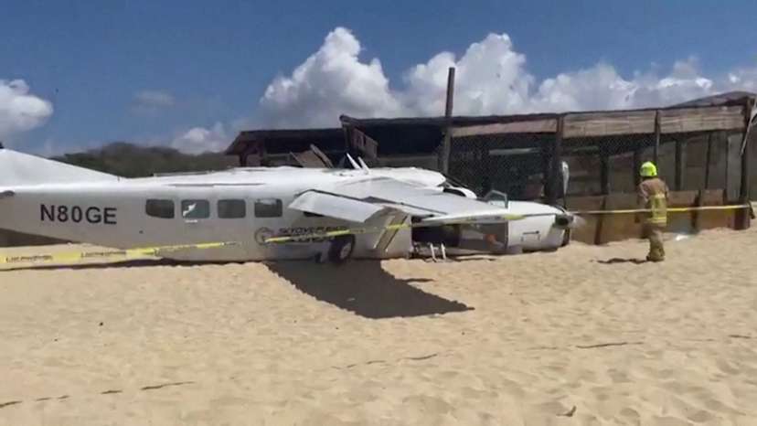 Small plane crashes into a sea turtle preservation site at Bacocho beach