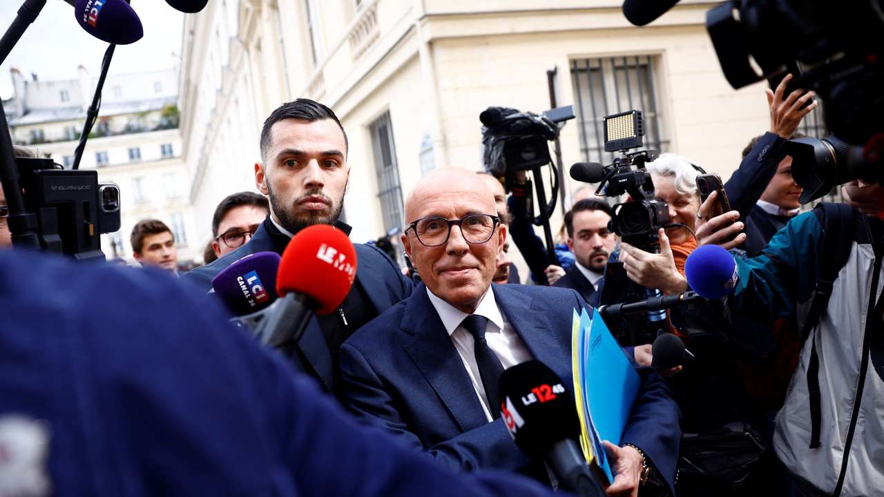 French conservatives' chief wants election deal with far right