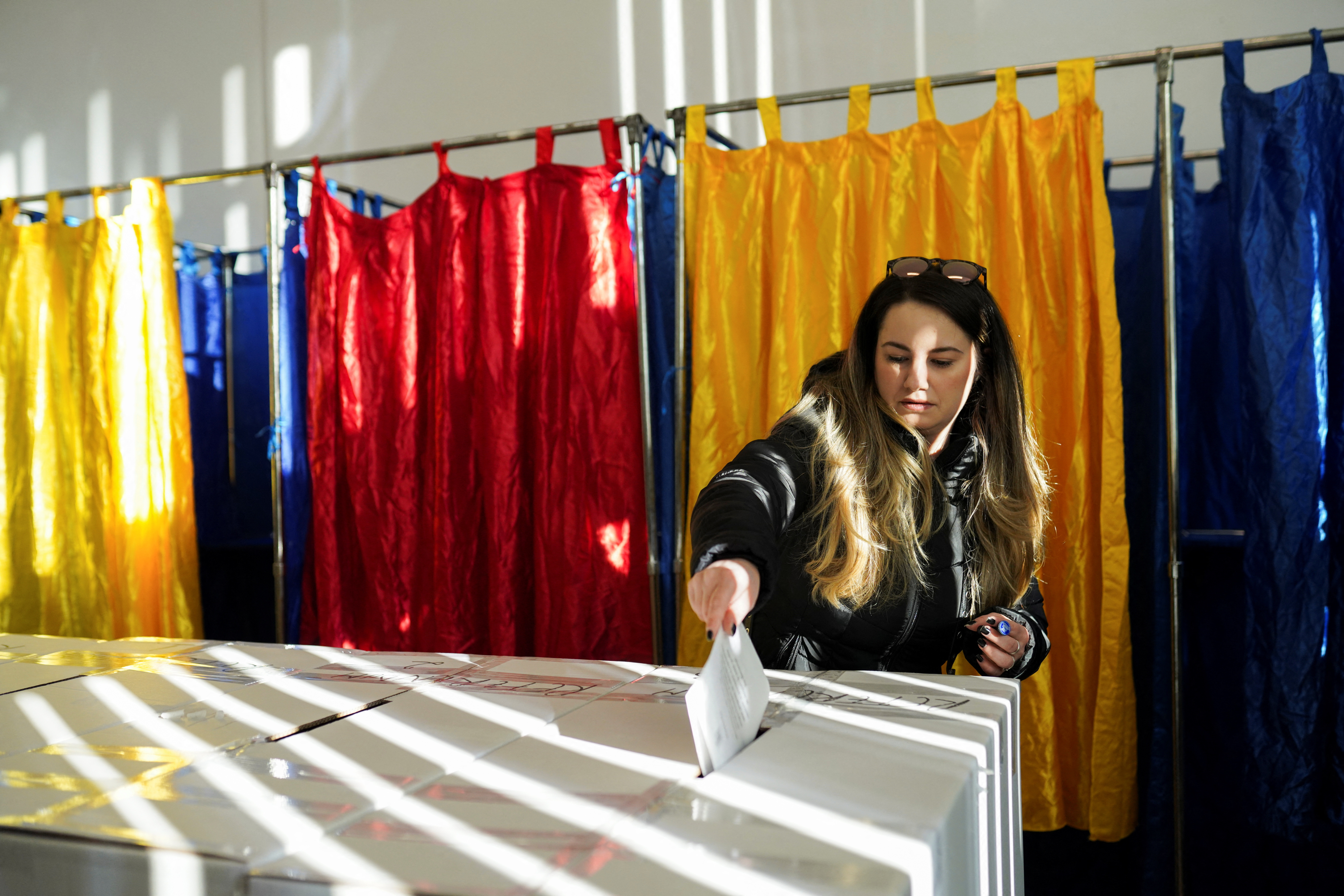Romania holds first round of presidential elections