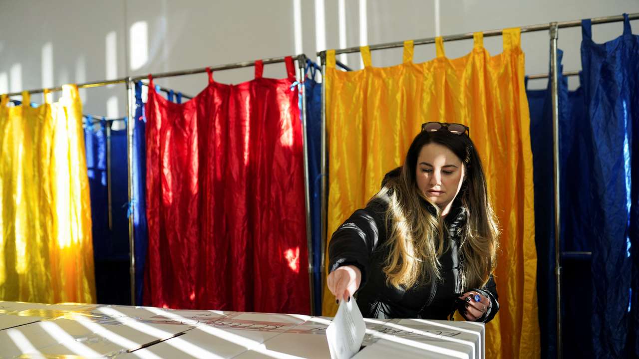 Romania holds first round of presidential elections