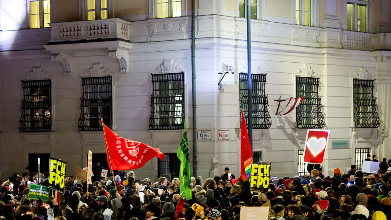 Protest against far-right Freedom Party (FPO) the prospect of a far-right-led government