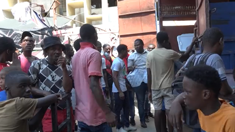 Haitians queue for food
