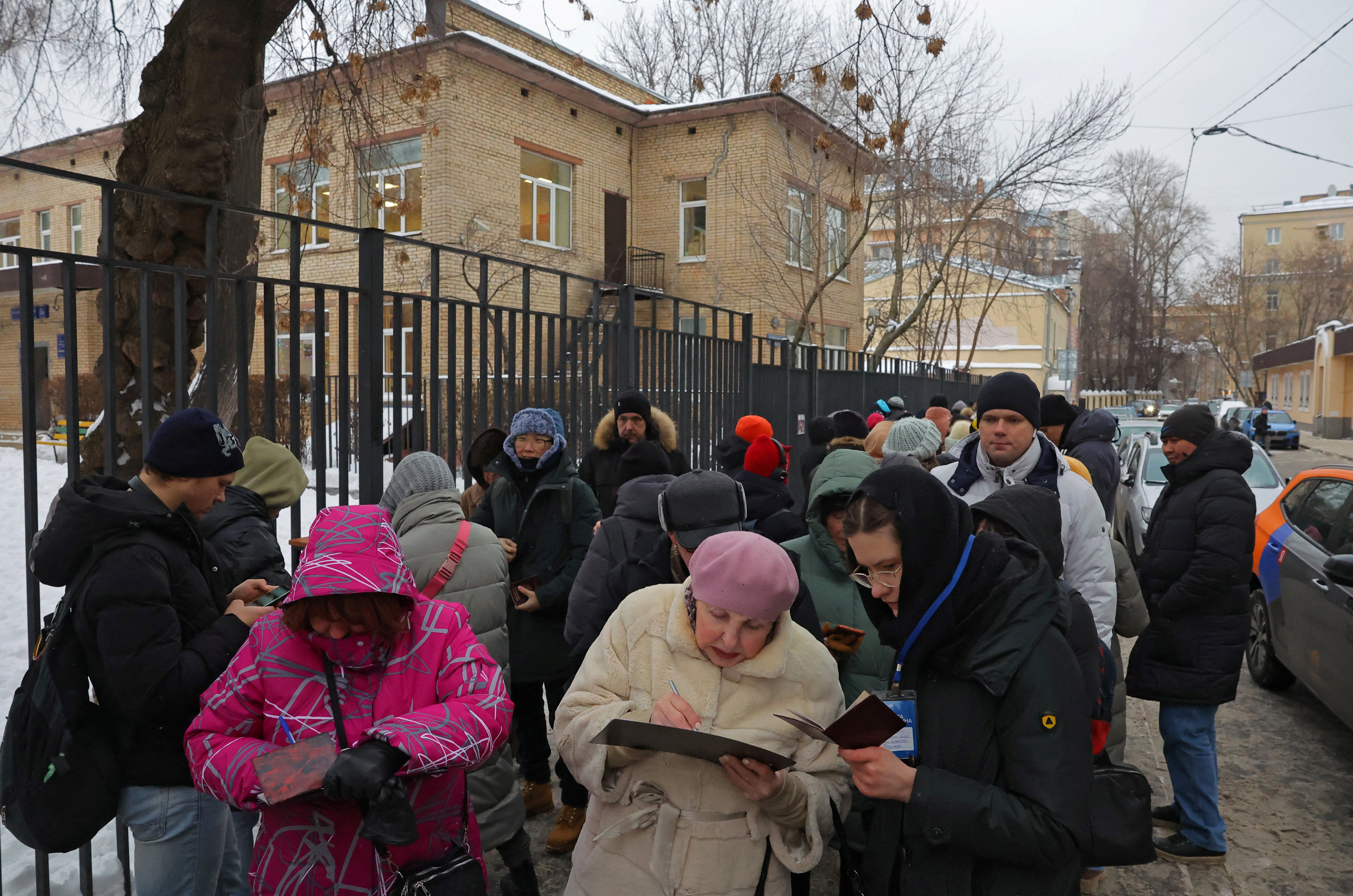 People queue to put signatures in support of Boris Nadezhdin in Moscow