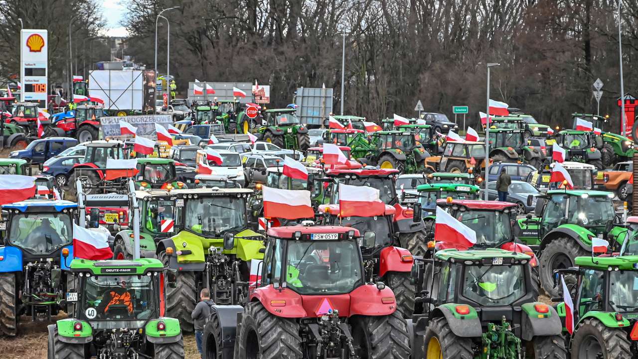 FILE PHOTO: Polish farmers protest near Sulechow