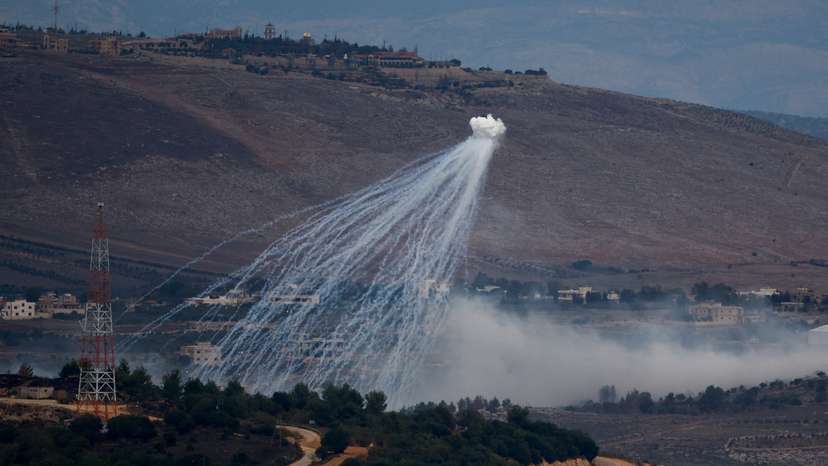 White phosphorus fired by Israeli army to create a smoke screen on the Israel-Lebanon border