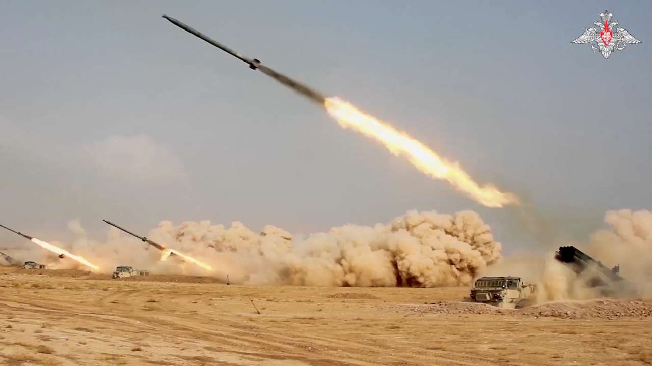 Soldiers from Russia and TajikIstan stage counter-terrorist drills