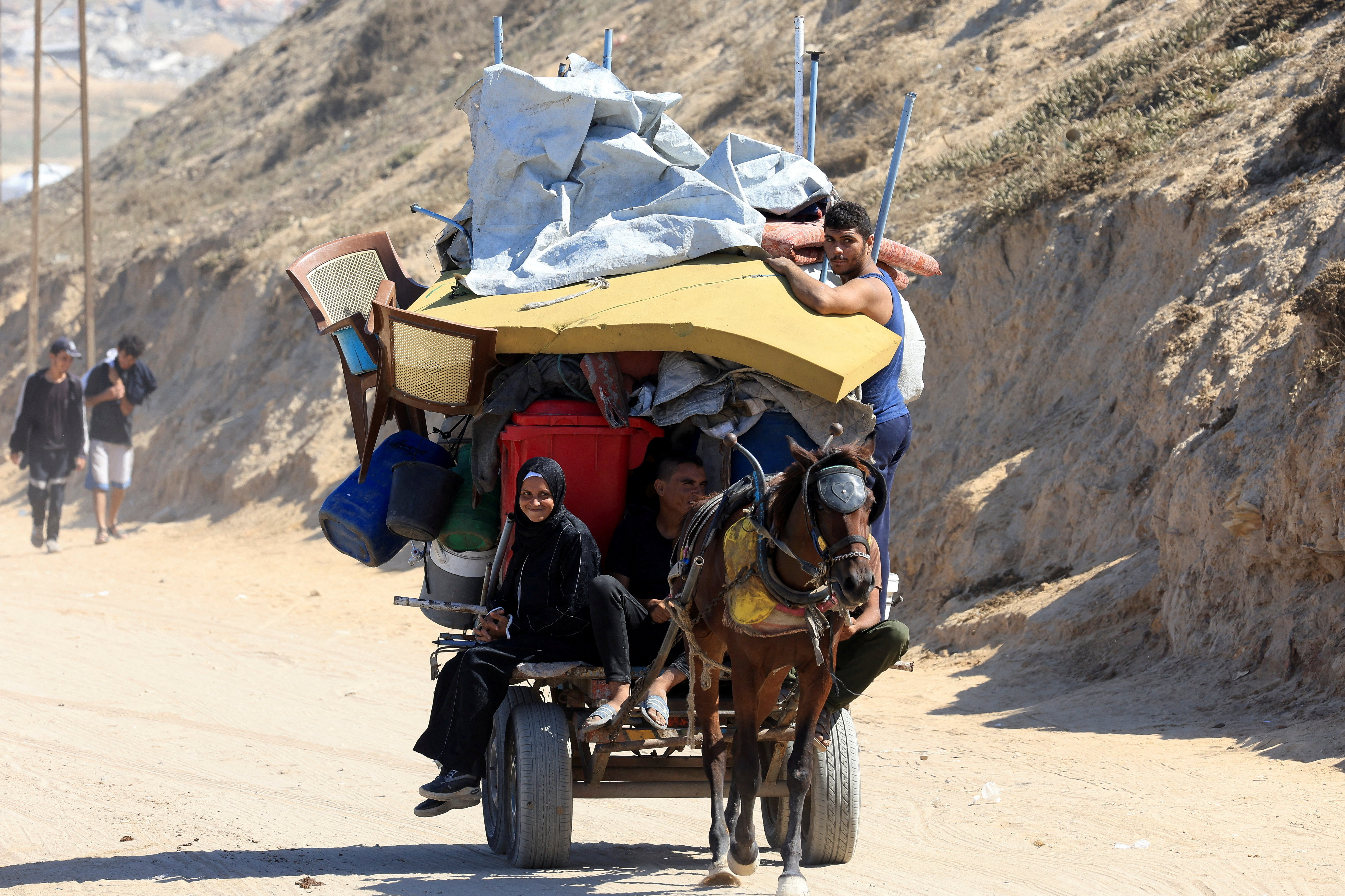 Displaced Palestinians flee northern Gaza due to an Israeli military operation
