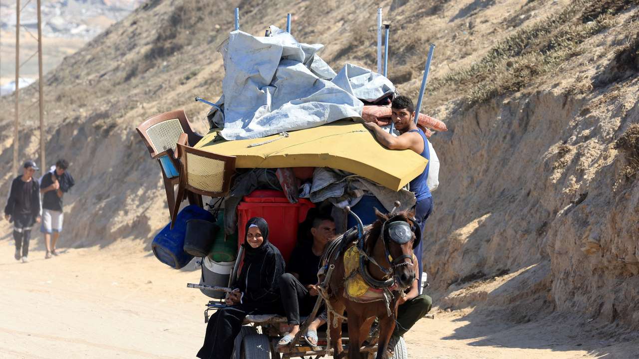 Displaced Palestinians flee northern Gaza due to an Israeli military operation