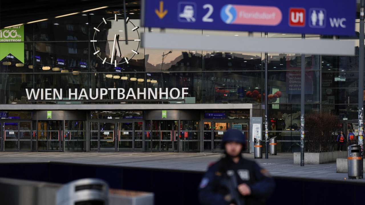 Vienna central station closed due to an unspecified threat